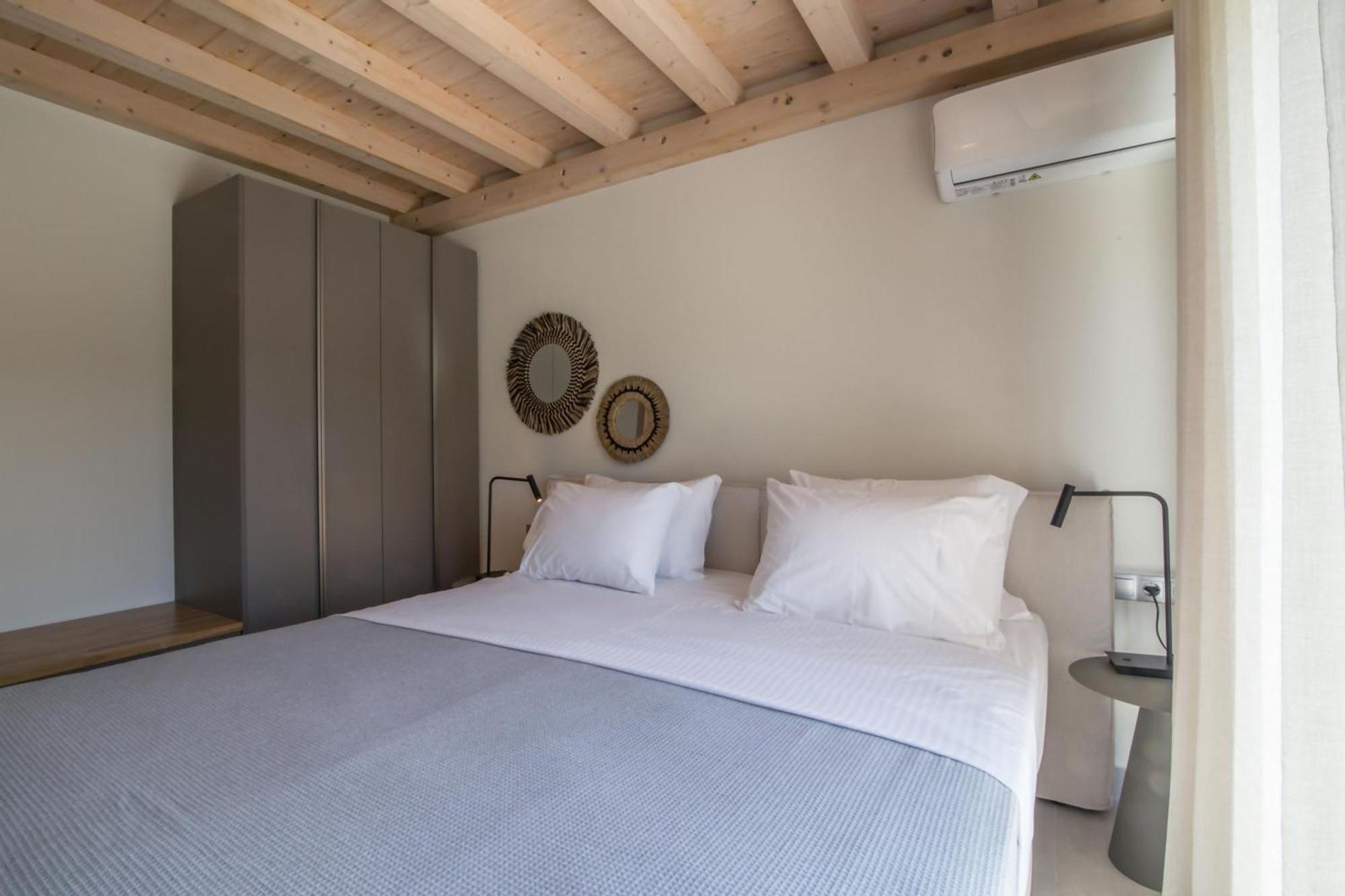 Blue Symphony Suites Apartments Nikiana Luaran gambar