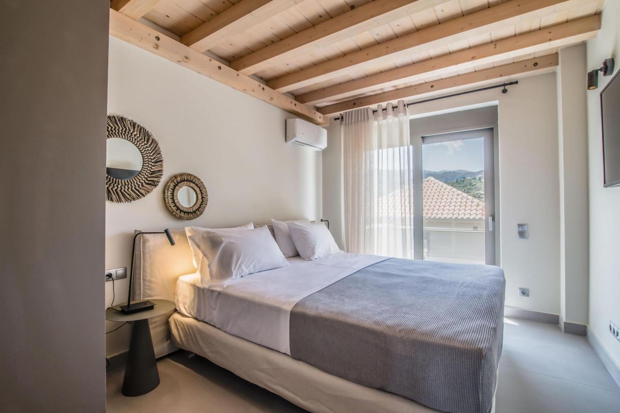Blue Symphony Suites Apartments Nikiana Luaran gambar