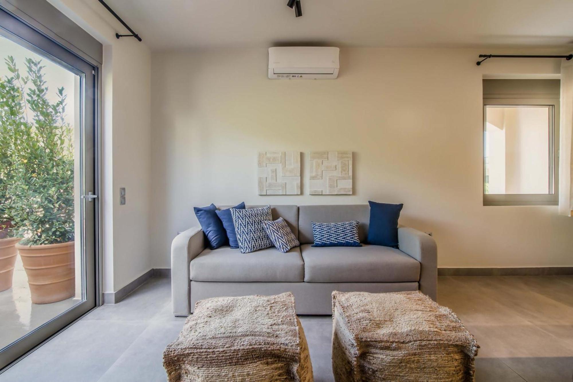 Blue Symphony Suites Apartments Nikiana Luaran gambar