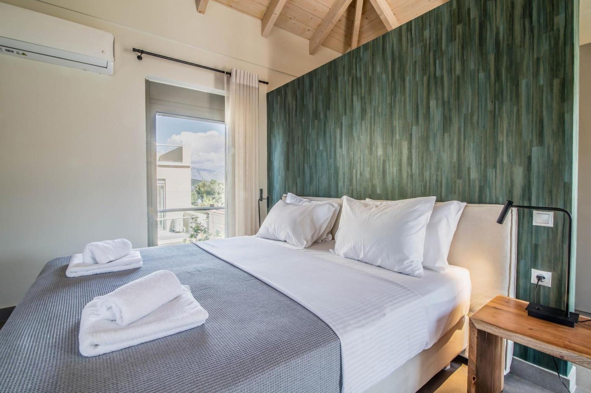 Blue Symphony Suites Apartments Nikiana Luaran gambar