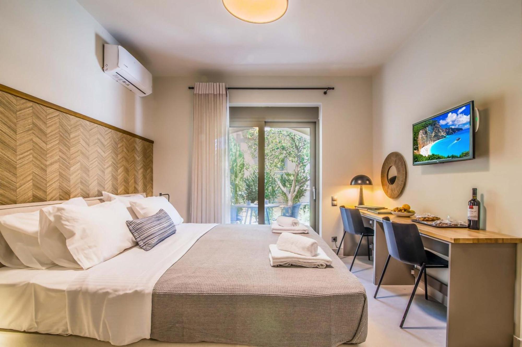 Blue Symphony Suites Apartments Nikiana Luaran gambar
