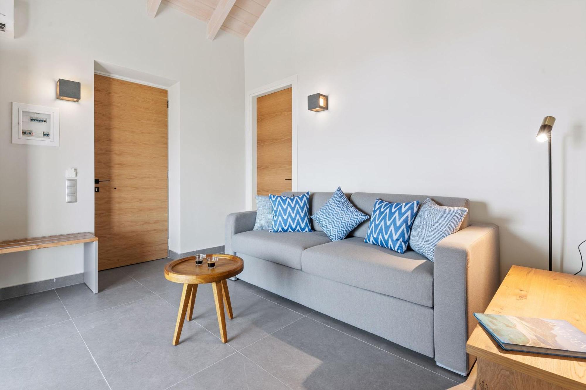 Blue Symphony Suites Apartments Nikiana Luaran gambar