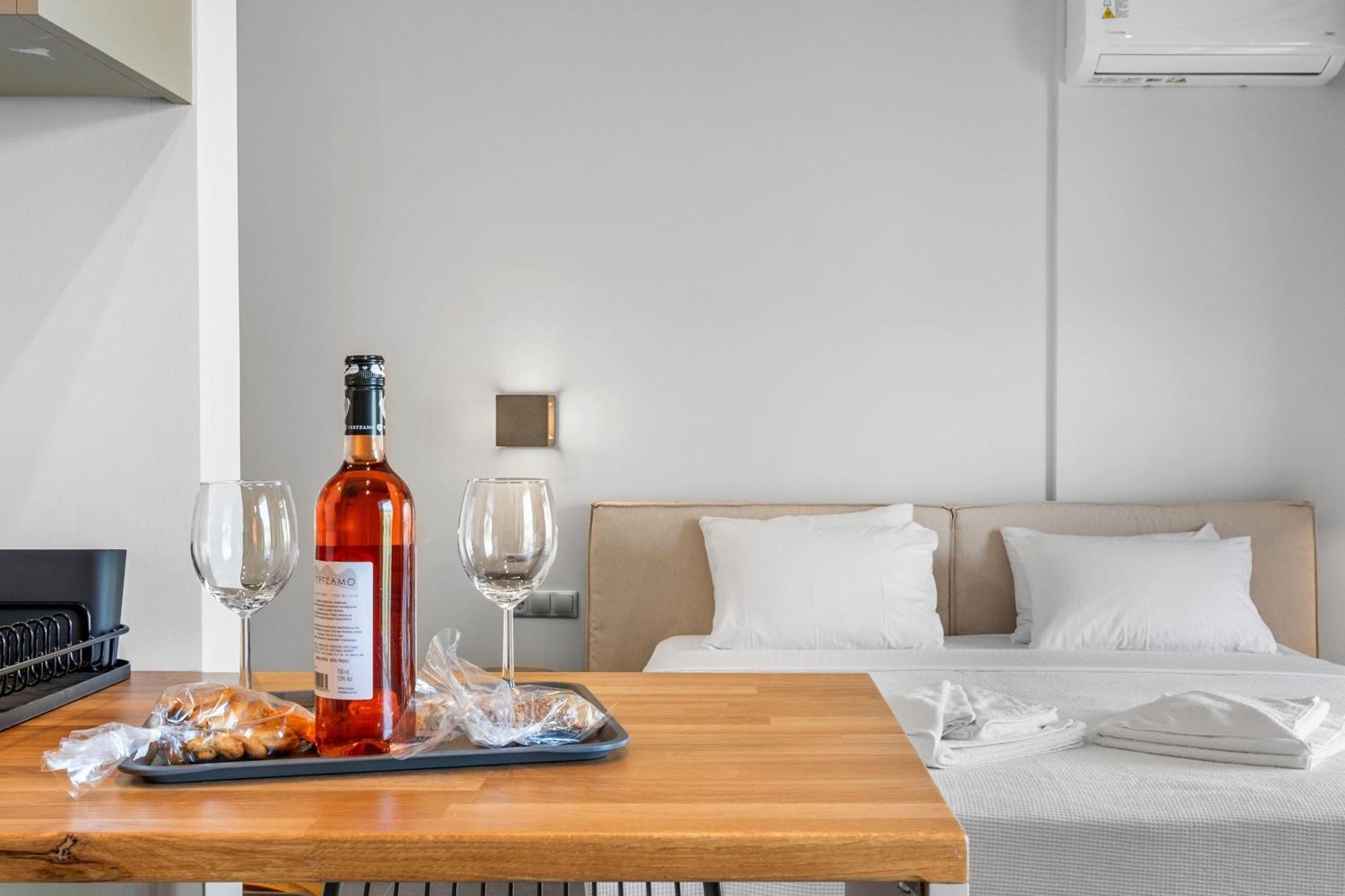 Blue Symphony Suites Apartments Nikiana Luaran gambar