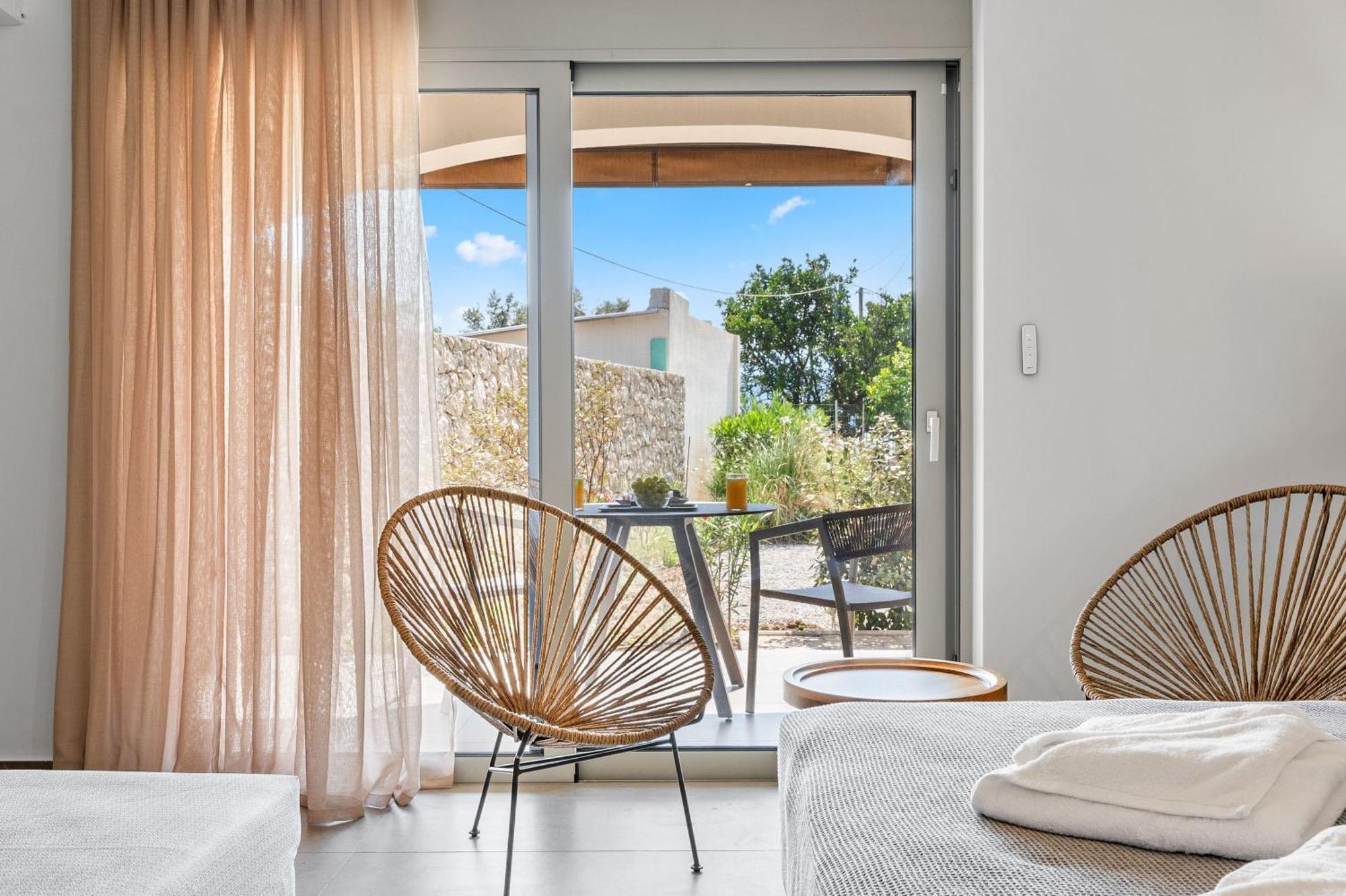 Blue Symphony Suites Apartments Nikiana Luaran gambar