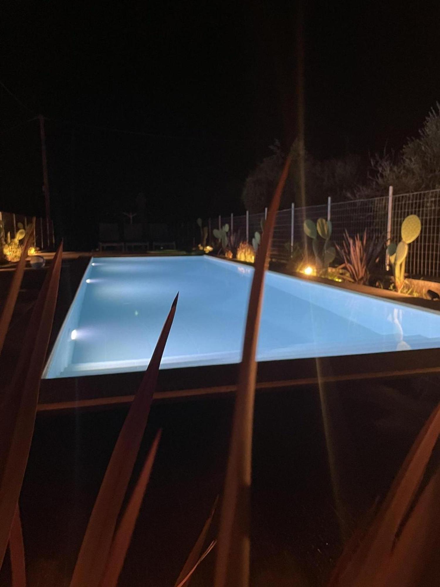 Blue Symphony Suites Apartments Nikiana Luaran gambar